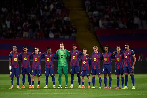 تشكيل برشلونة ضد ألافيس.. كاسادو أساسيًا وبيدري بديلًا